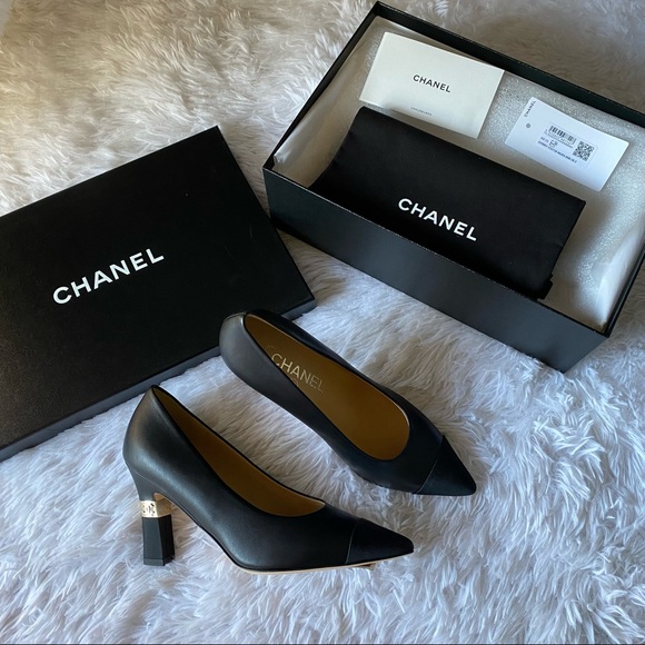 ❌ SOLD ❌ Chanel Pump Black with Gold CC Size 36.5 - Picture 1 of 10